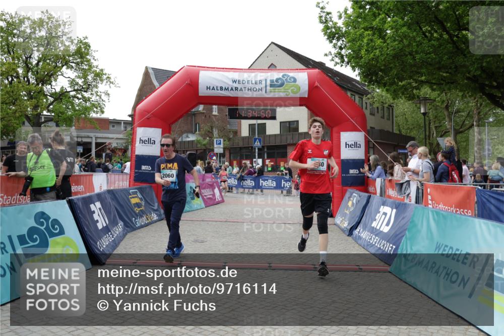 10.05.2026 - 8. Wedeler Halbmarathon Yannick Fuchs http://msf.ph/oto/9716114 10.05.2026 11:34:48 Ziel 930, 2060, 2065, 2098 meine-sportfotos.de