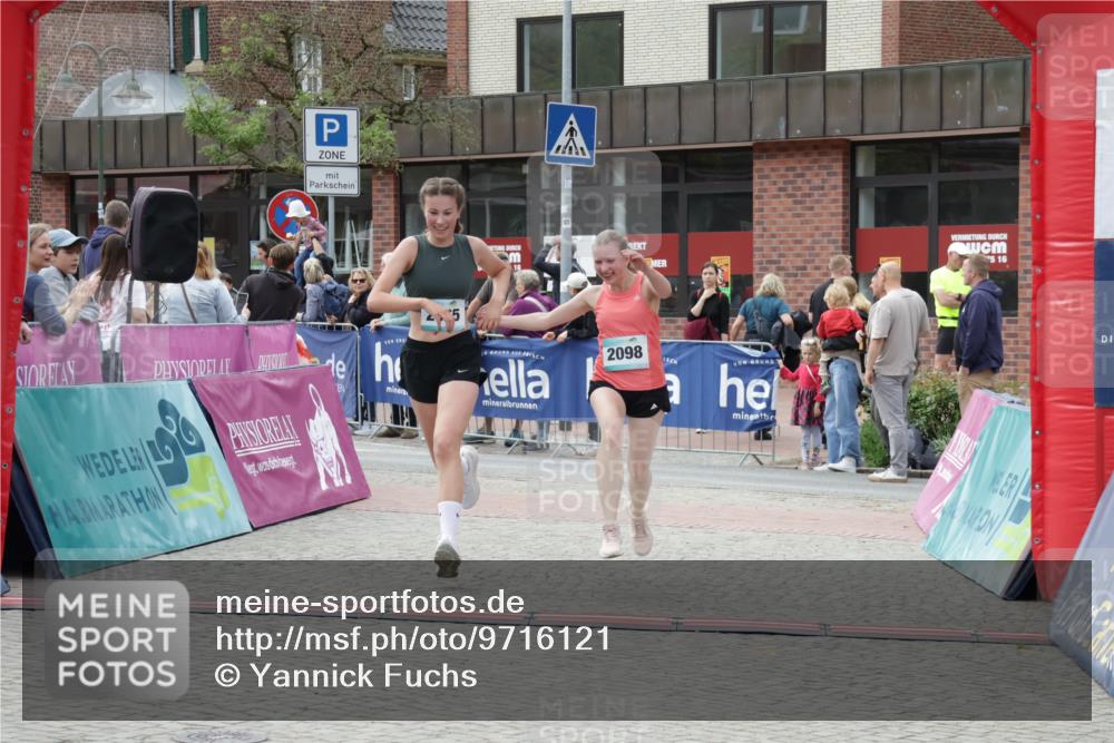 10.05.2026 - 8. Wedeler Halbmarathon Yannick Fuchs http://msf.ph/oto/9716121 10.05.2026 11:34:51 Ziel 930, 2060, 2065, 2098 meine-sportfotos.de