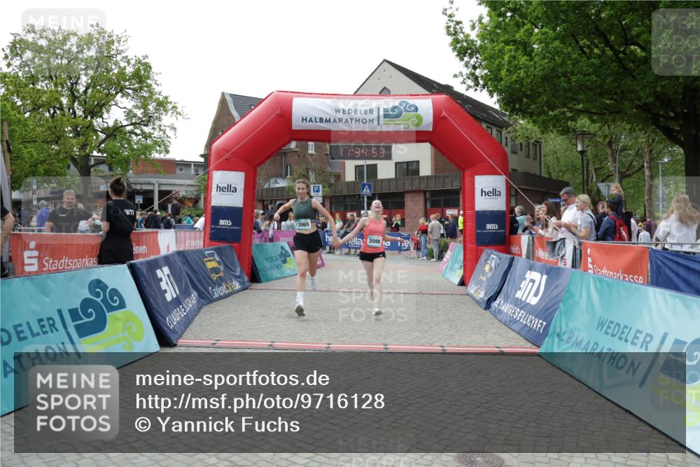 10.05.2026 - 8. Wedeler Halbmarathon Yannick Fuchs http://msf.ph/oto/9716128 10.05.2026 11:34:52 Ziel 930, 2065, 2098 meine-sportfotos.de