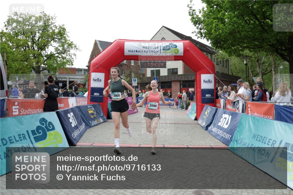 10.05.2026 - 8. Wedeler Halbmarathon Yannick Fuchs http://msf.ph/oto/9716133 10.05.2026 11:34:52 Ziel 930, 2065, 2098 meine-sportfotos.de