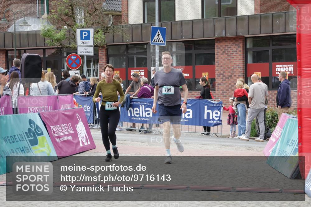 10.05.2026 - 8. Wedeler Halbmarathon Yannick Fuchs http://msf.ph/oto/9716143 10.05.2026 11:34:56 Ziel 440, 701, 709, 2065, 2098 meine-sportfotos.de