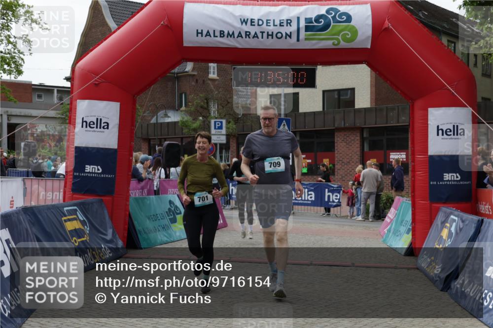 10.05.2026 - 8. Wedeler Halbmarathon Yannick Fuchs http://msf.ph/oto/9716154 10.05.2026 11:34:59 Ziel 440, 673, 701, 709, 814, 846, 847 meine-sportfotos.de