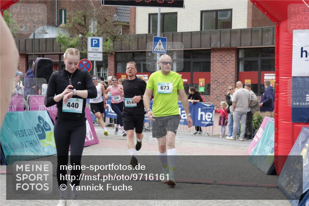 10.05.2026 - 8. Wedeler Halbmarathon Yannick Fuchs http://msf.ph/oto/9716161 10.05.2026 11:35:01 Ziel 414, 440, 673, 701, 709, 814, 846, 847 meine-sportfotos.de