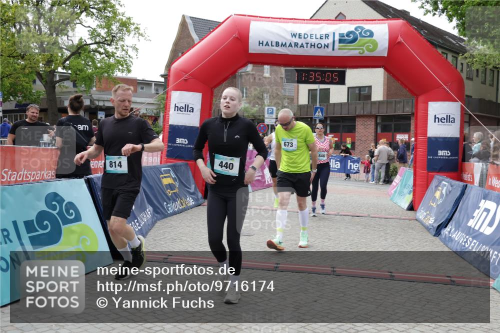 10.05.2026 - 8. Wedeler Halbmarathon Yannick Fuchs http://msf.ph/oto/9716174 10.05.2026 11:35:03 Ziel 414, 440, 673, 701, 709, 814, 846, 847 meine-sportfotos.de