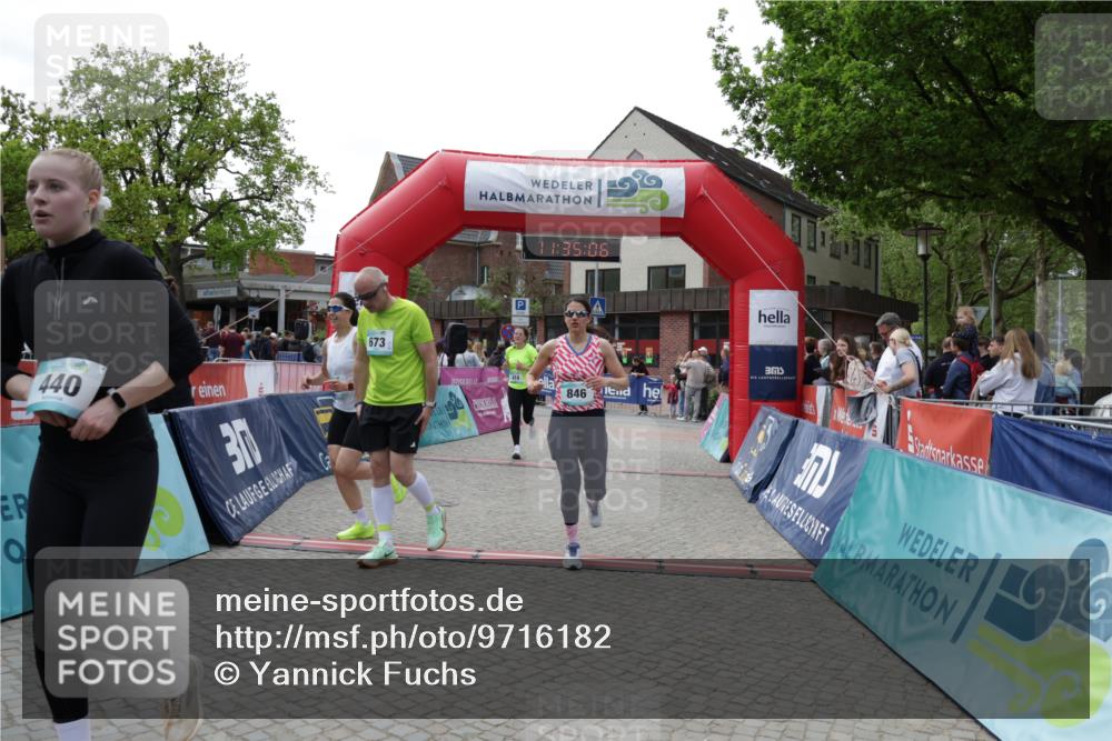 10.05.2026 - 8. Wedeler Halbmarathon Yannick Fuchs http://msf.ph/oto/9716182 10.05.2026 11:35:05 Ziel 414, 440, 673, 814, 846, 847 meine-sportfotos.de