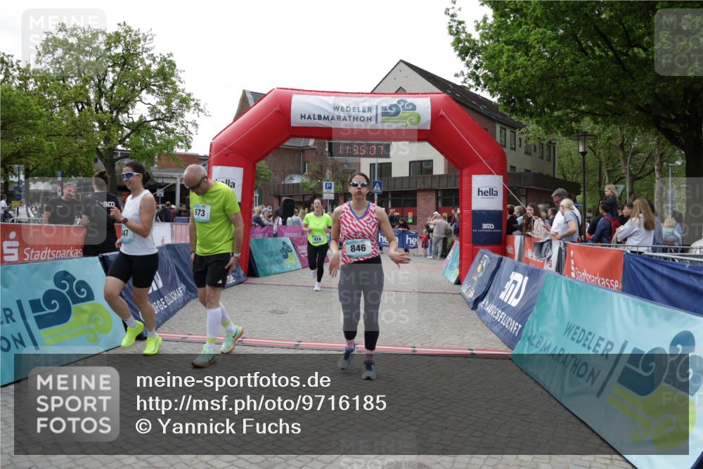 10.05.2026 - 8. Wedeler Halbmarathon Yannick Fuchs http://msf.ph/oto/9716185 10.05.2026 11:35:05 Ziel 414, 440, 673, 814, 846, 847 meine-sportfotos.de