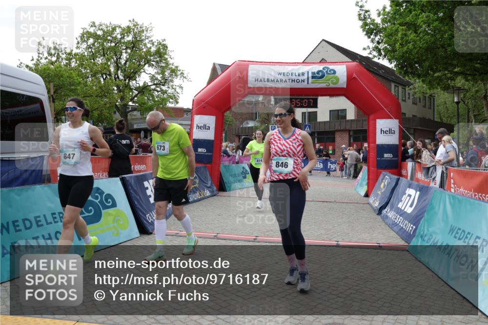 10.05.2026 - 8. Wedeler Halbmarathon Yannick Fuchs http://msf.ph/oto/9716187 10.05.2026 11:35:06 Ziel 414, 673, 814, 846, 847 meine-sportfotos.de