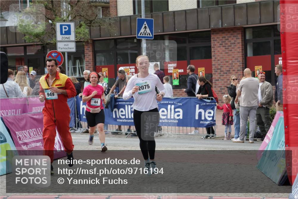 10.05.2026 - 8. Wedeler Halbmarathon Yannick Fuchs http://msf.ph/oto/9716194 10.05.2026 11:35:11 Ziel 44, 414, 949, 2075 meine-sportfotos.de