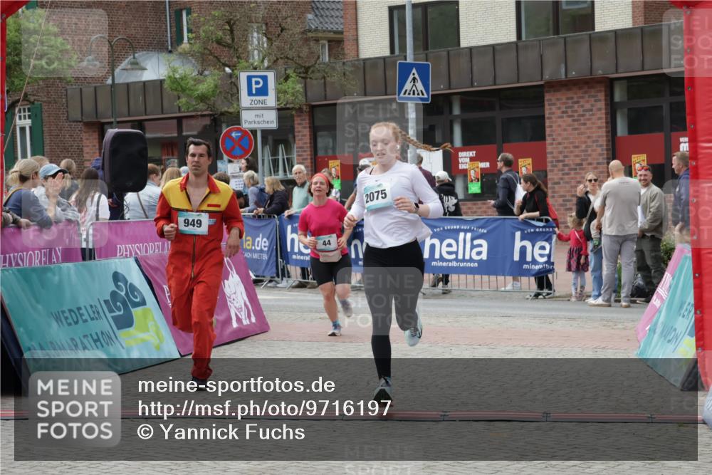 10.05.2026 - 8. Wedeler Halbmarathon Yannick Fuchs http://msf.ph/oto/9716197 10.05.2026 11:35:12 Ziel 44, 949, 2075 meine-sportfotos.de