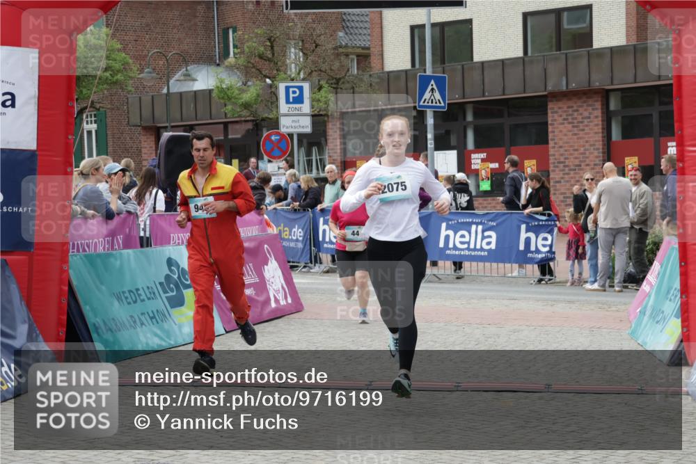 10.05.2026 - 8. Wedeler Halbmarathon Yannick Fuchs http://msf.ph/oto/9716199 10.05.2026 11:35:12 Ziel 44, 949, 2075 meine-sportfotos.de