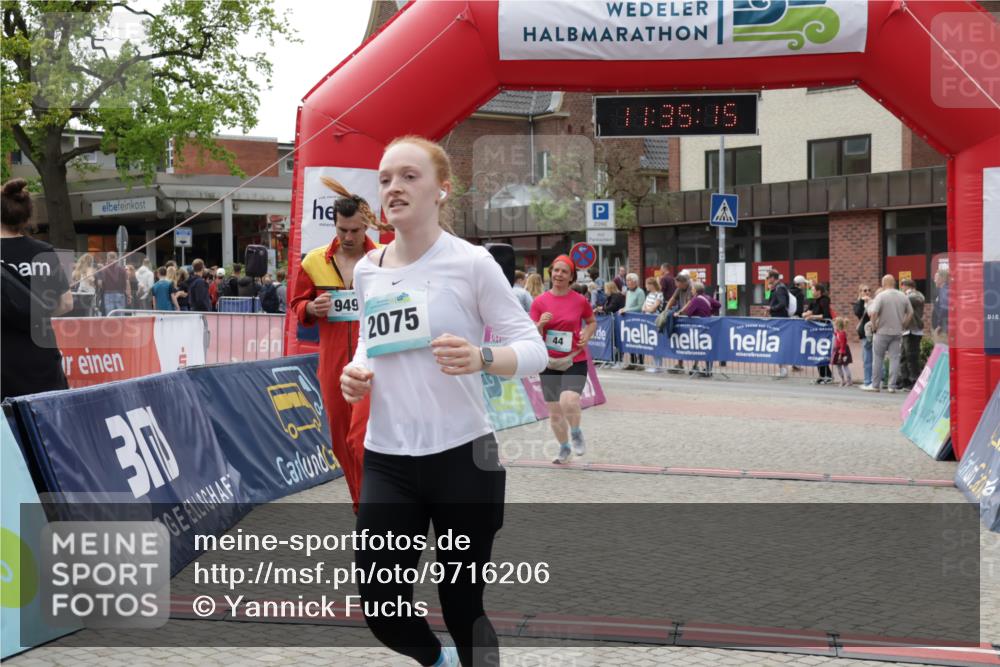 10.05.2026 - 8. Wedeler Halbmarathon Yannick Fuchs http://msf.ph/oto/9716206 10.05.2026 11:35:14 Ziel 44, 949, 2075 meine-sportfotos.de