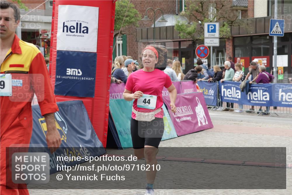 10.05.2026 - 8. Wedeler Halbmarathon Yannick Fuchs http://msf.ph/oto/9716210 10.05.2026 11:35:15 Ziel 44, 334, 949, 2075 meine-sportfotos.de