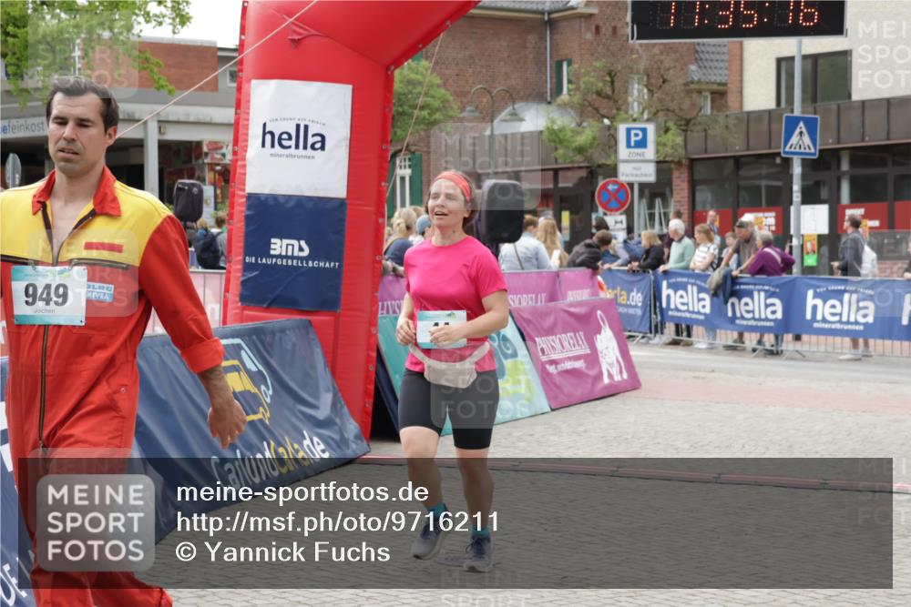 10.05.2026 - 8. Wedeler Halbmarathon Yannick Fuchs http://msf.ph/oto/9716211 10.05.2026 11:35:15 Ziel 44, 334, 949, 2075 meine-sportfotos.de