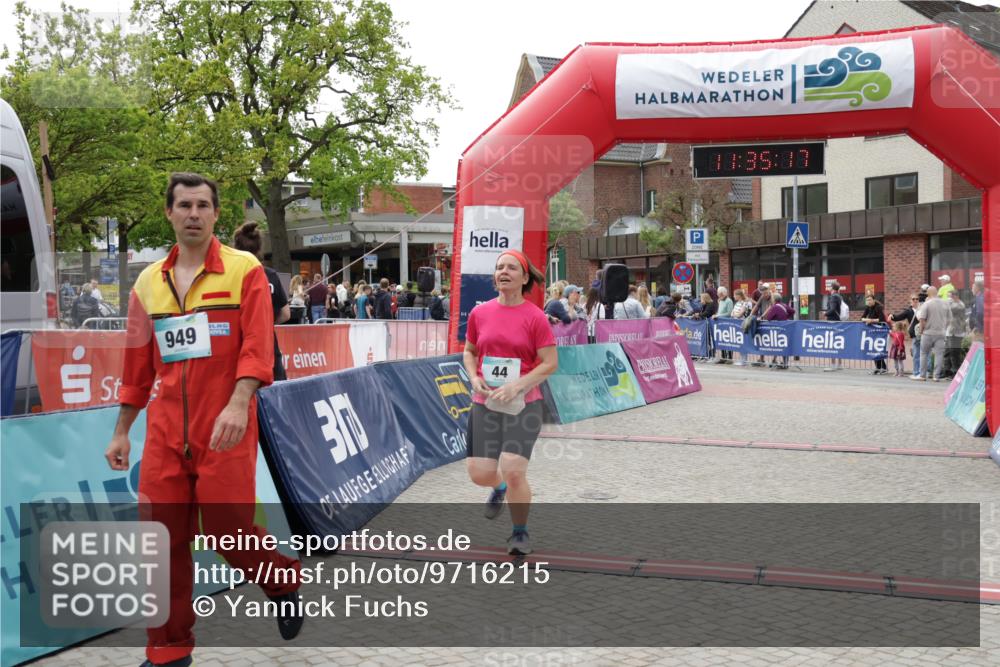 10.05.2026 - 8. Wedeler Halbmarathon Yannick Fuchs http://msf.ph/oto/9716215 10.05.2026 11:35:15 Ziel 44, 334, 949, 2075 meine-sportfotos.de