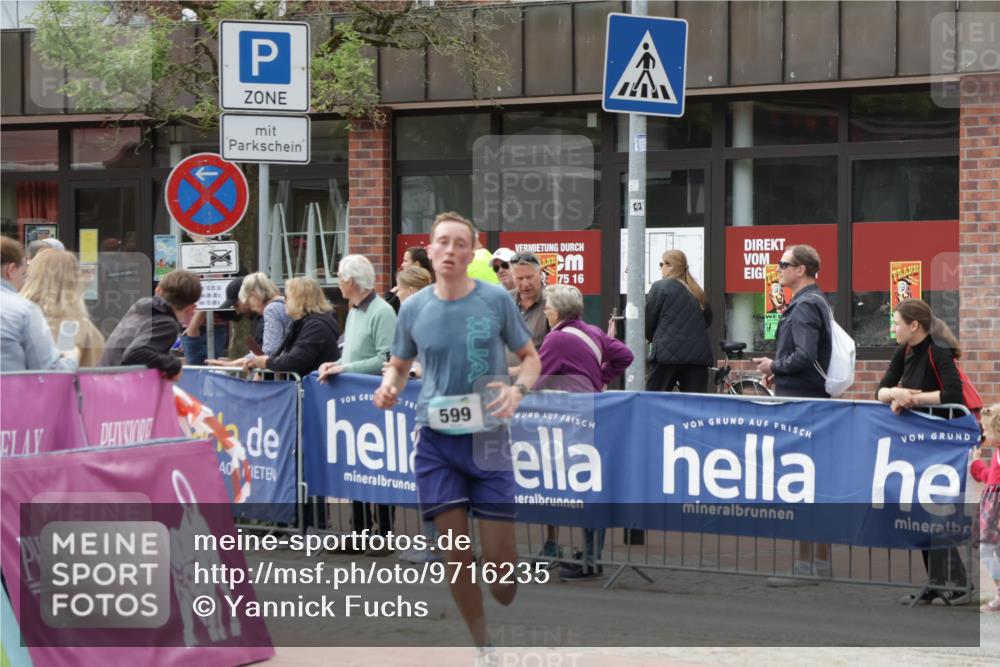10.05.2026 - 8. Wedeler Halbmarathon Yannick Fuchs http://msf.ph/oto/9716235 10.05.2026 11:35:23 Ziel 334, 599 meine-sportfotos.de