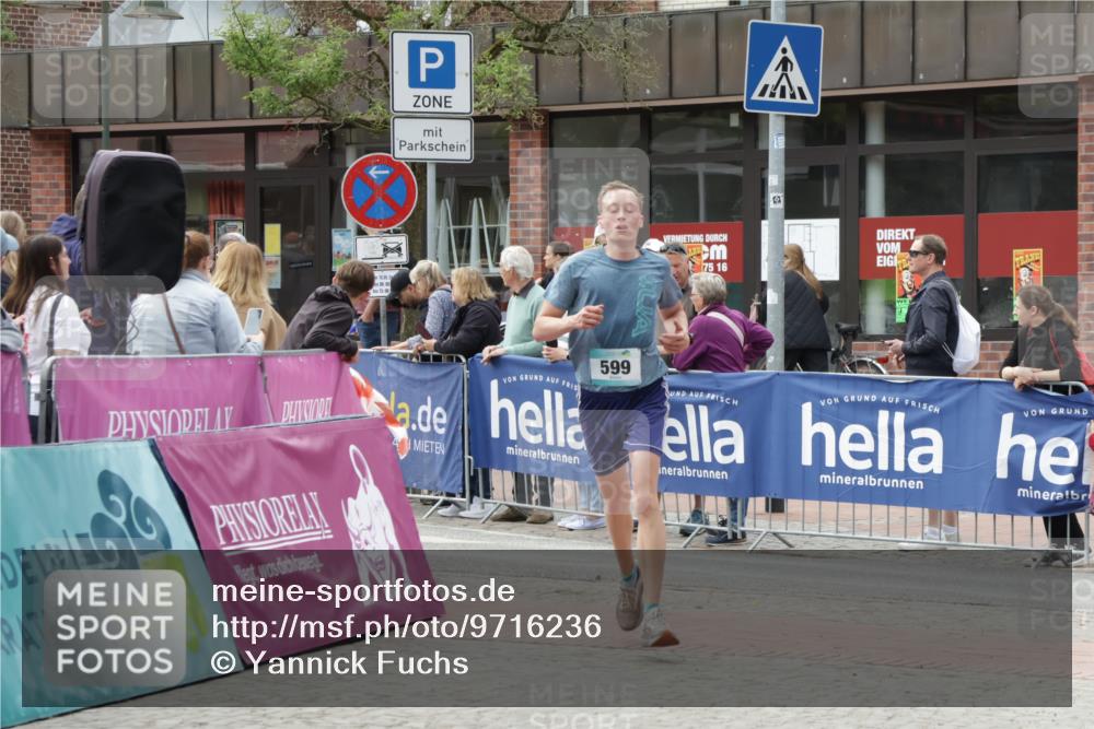 10.05.2026 - 8. Wedeler Halbmarathon Yannick Fuchs http://msf.ph/oto/9716236 10.05.2026 11:35:23 Ziel 334, 599 meine-sportfotos.de