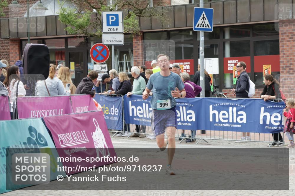 10.05.2026 - 8. Wedeler Halbmarathon Yannick Fuchs http://msf.ph/oto/9716237 10.05.2026 11:35:23 Ziel 334, 599 meine-sportfotos.de