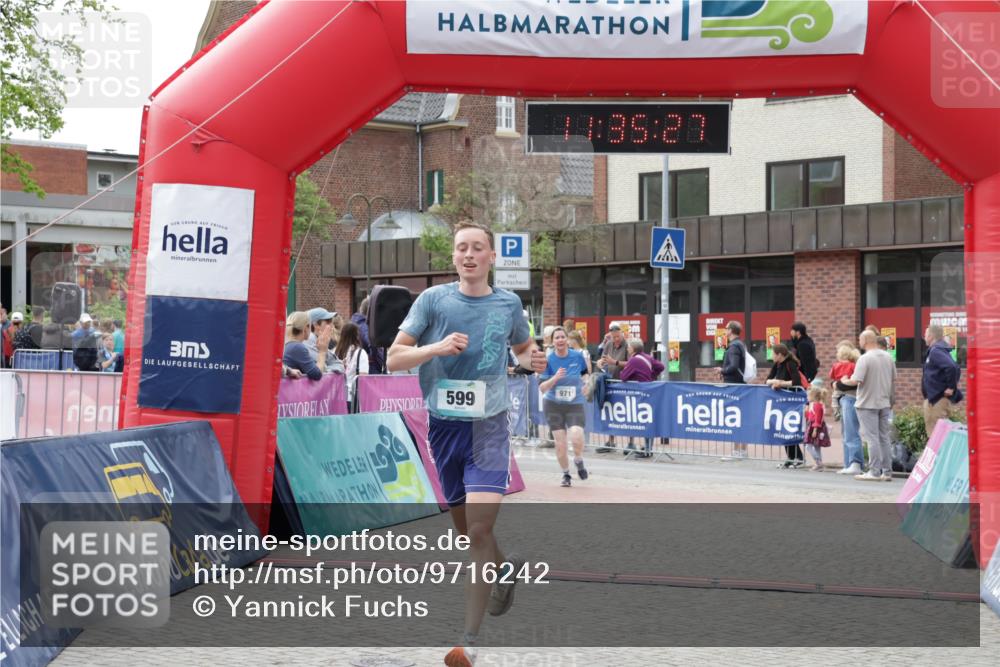 10.05.2026 - 8. Wedeler Halbmarathon Yannick Fuchs http://msf.ph/oto/9716242 10.05.2026 11:35:25 Ziel 334, 599, 971 meine-sportfotos.de