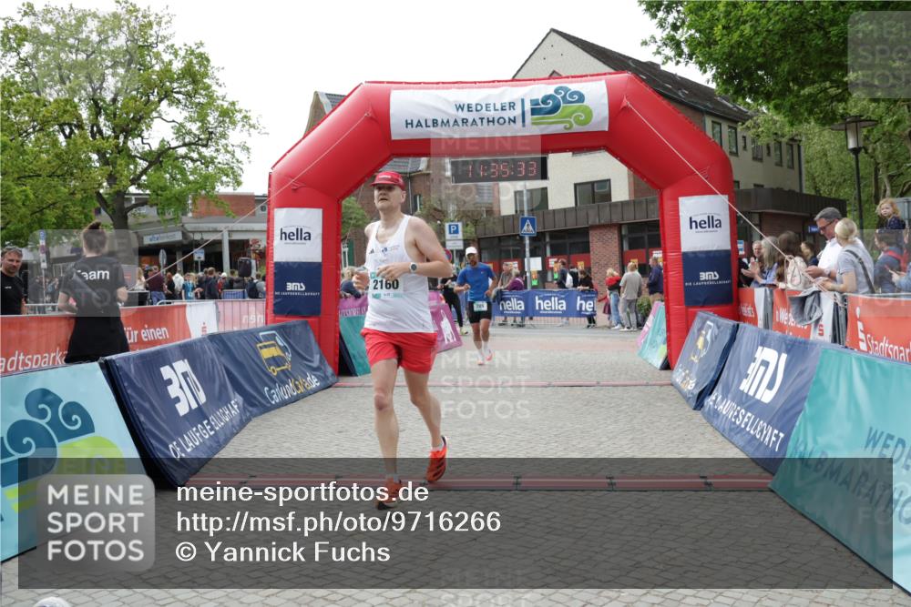 10.05.2026 - 8. Wedeler Halbmarathon Yannick Fuchs http://msf.ph/oto/9716266 10.05.2026 11:35:31 Ziel 705, 706, 785, 971, 2160 meine-sportfotos.de