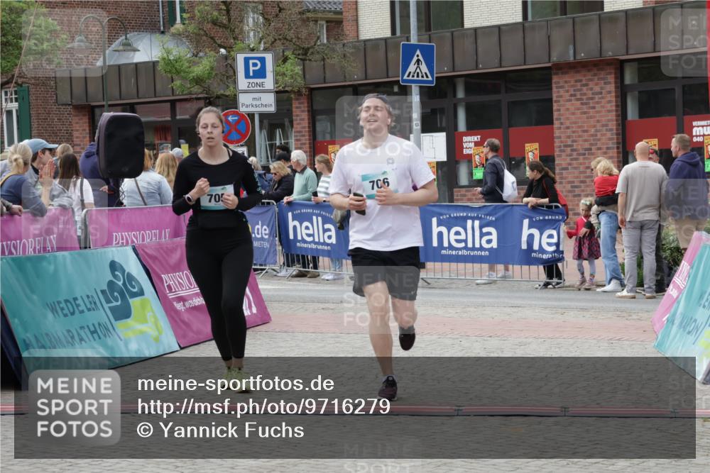10.05.2026 - 8. Wedeler Halbmarathon Yannick Fuchs http://msf.ph/oto/9716279 10.05.2026 11:35:35 Ziel 705, 706, 727, 785, 2160 meine-sportfotos.de
