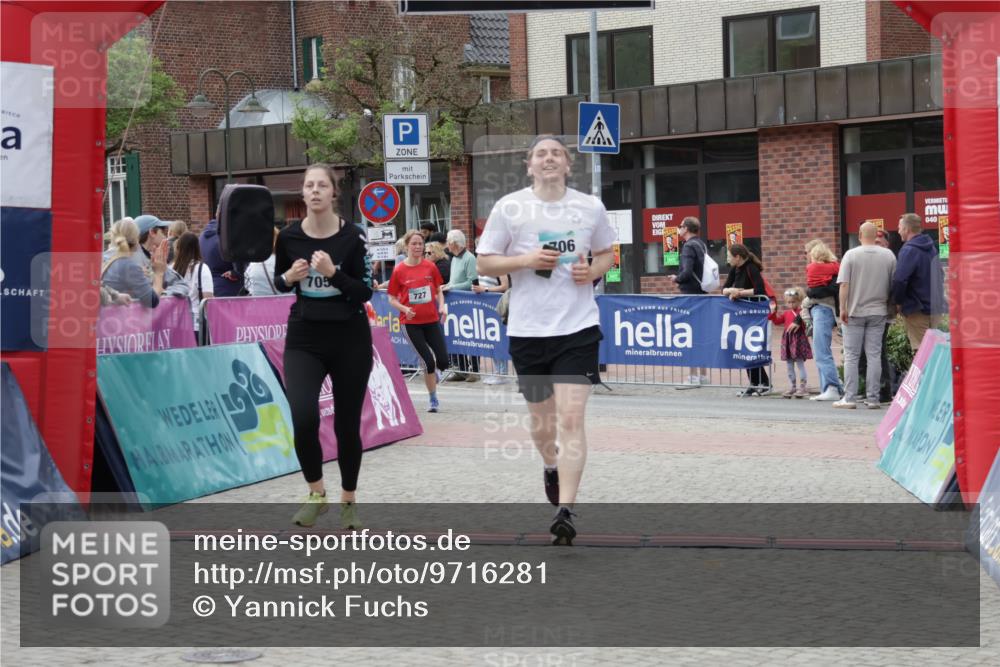 10.05.2026 - 8. Wedeler Halbmarathon Yannick Fuchs http://msf.ph/oto/9716281 10.05.2026 11:35:35 Ziel 705, 706, 727, 785, 2160 meine-sportfotos.de