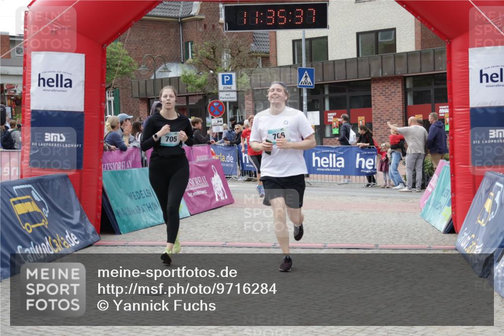 10.05.2026 - 8. Wedeler Halbmarathon Yannick Fuchs http://msf.ph/oto/9716284 10.05.2026 11:35:35 Ziel 705, 706, 727, 785, 2160 meine-sportfotos.de