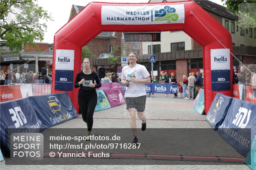 10.05.2026 - 8. Wedeler Halbmarathon Yannick Fuchs http://msf.ph/oto/9716287 10.05.2026 11:35:36 Ziel 705, 706, 727, 785, 2160 meine-sportfotos.de