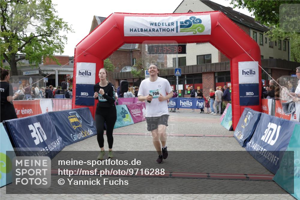 10.05.2026 - 8. Wedeler Halbmarathon Yannick Fuchs http://msf.ph/oto/9716288 10.05.2026 11:35:36 Ziel 705, 706, 727, 785, 2160 meine-sportfotos.de