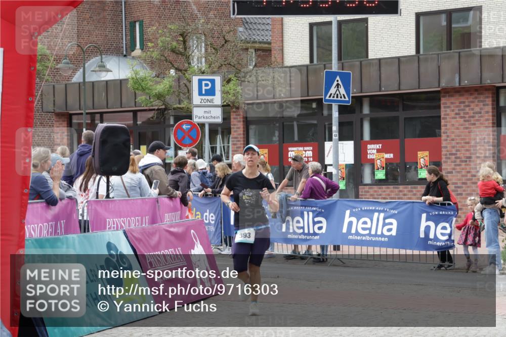 10.05.2026 - 8. Wedeler Halbmarathon Yannick Fuchs http://msf.ph/oto/9716303 10.05.2026 11:35:57 Ziel 393 meine-sportfotos.de