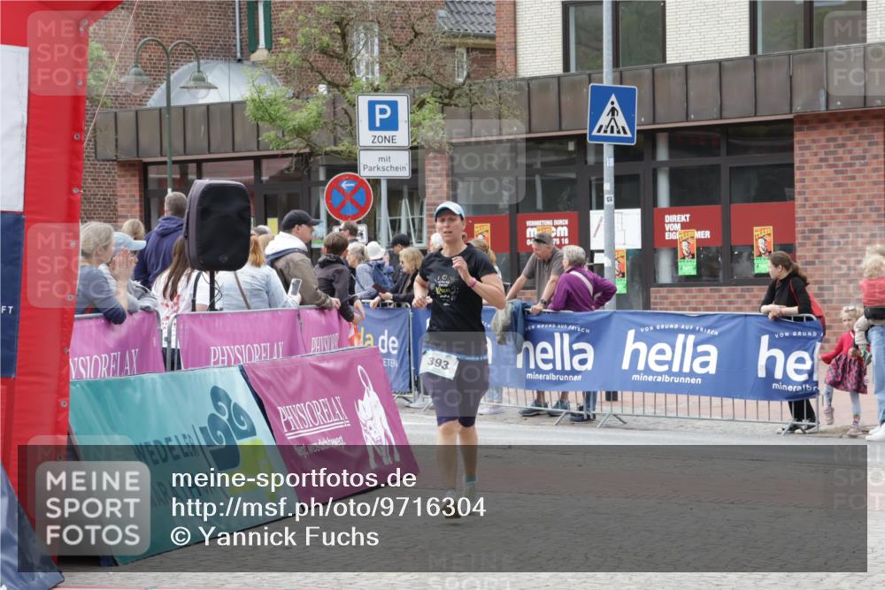 10.05.2026 - 8. Wedeler Halbmarathon Yannick Fuchs http://msf.ph/oto/9716304 10.05.2026 11:35:57 Ziel 393 meine-sportfotos.de