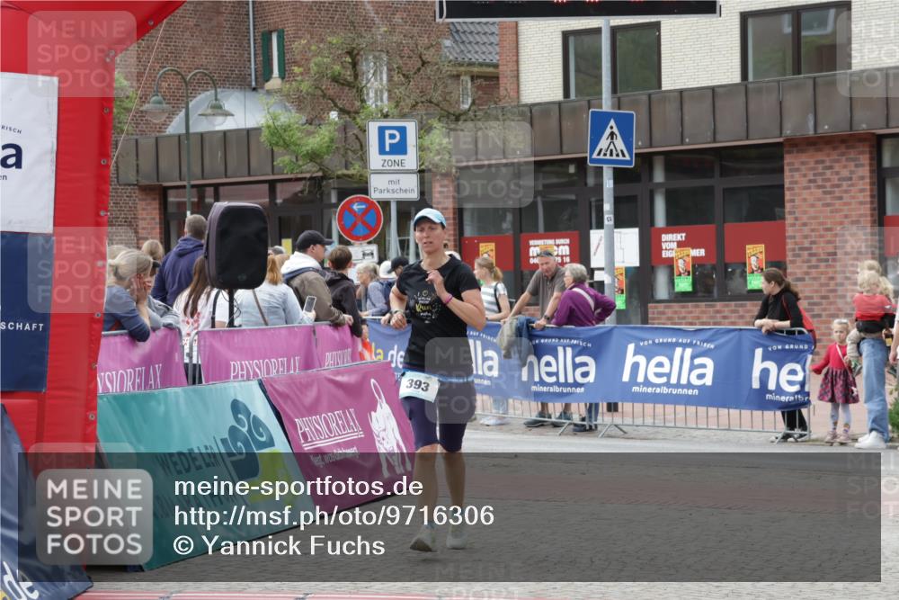 10.05.2026 - 8. Wedeler Halbmarathon Yannick Fuchs http://msf.ph/oto/9716306 10.05.2026 11:35:58 Ziel 393, 898 meine-sportfotos.de