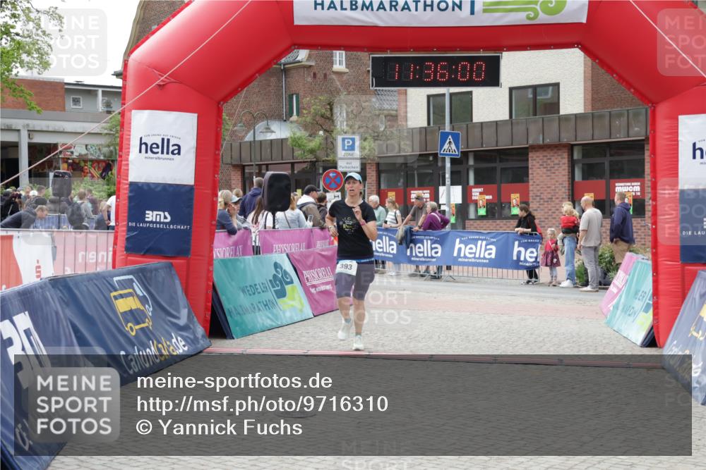 10.05.2026 - 8. Wedeler Halbmarathon Yannick Fuchs http://msf.ph/oto/9716310 10.05.2026 11:35:58 Ziel 393, 898 meine-sportfotos.de