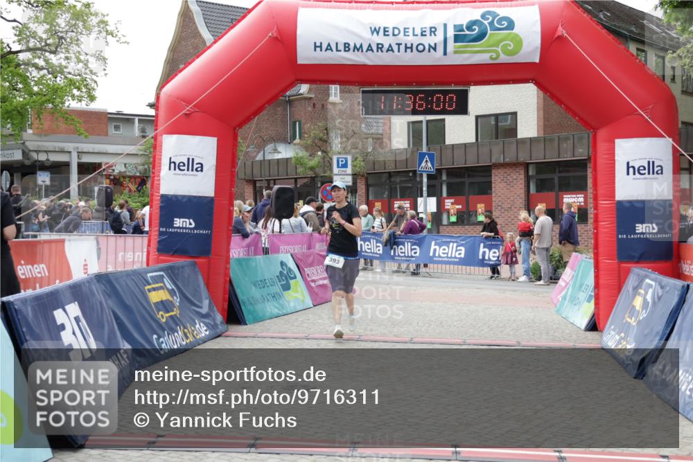 10.05.2026 - 8. Wedeler Halbmarathon Yannick Fuchs http://msf.ph/oto/9716311 10.05.2026 11:35:58 Ziel 393, 898 meine-sportfotos.de