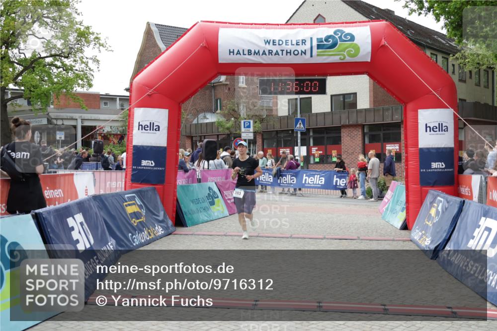 10.05.2026 - 8. Wedeler Halbmarathon Yannick Fuchs http://msf.ph/oto/9716312 10.05.2026 11:35:58 Ziel 393, 898 meine-sportfotos.de