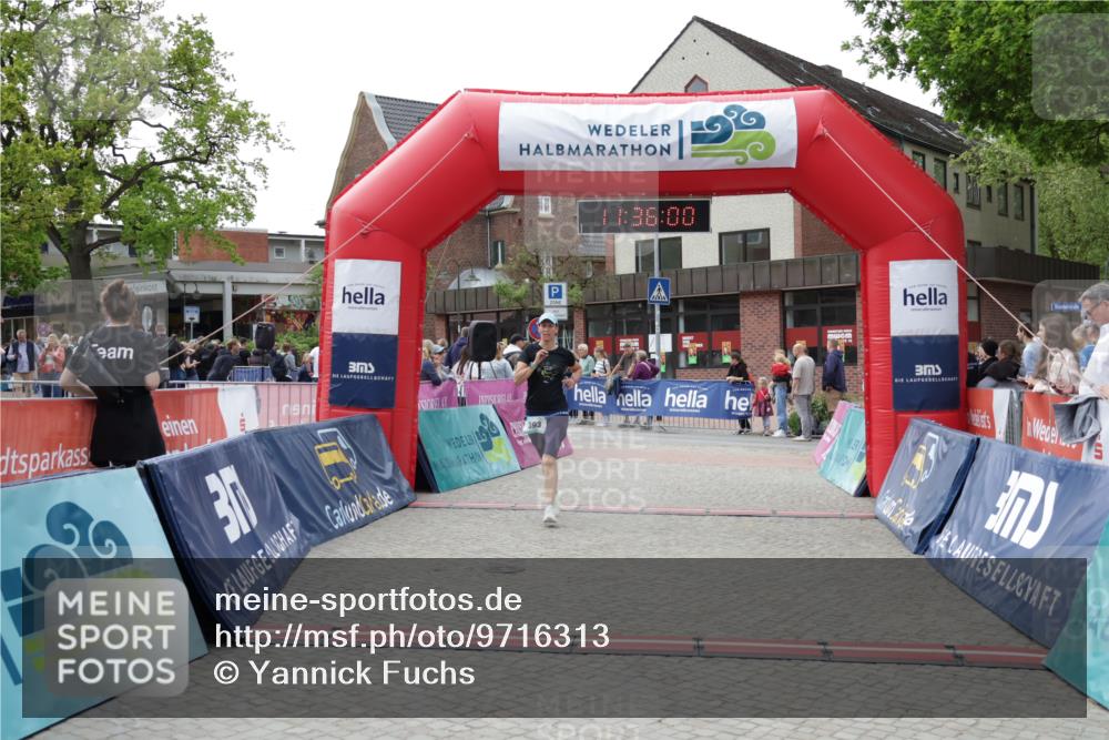 10.05.2026 - 8. Wedeler Halbmarathon Yannick Fuchs http://msf.ph/oto/9716313 10.05.2026 11:35:59 Ziel 393, 898 meine-sportfotos.de