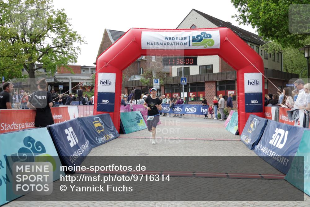 10.05.2026 - 8. Wedeler Halbmarathon Yannick Fuchs http://msf.ph/oto/9716314 10.05.2026 11:35:59 Ziel 393, 898 meine-sportfotos.de