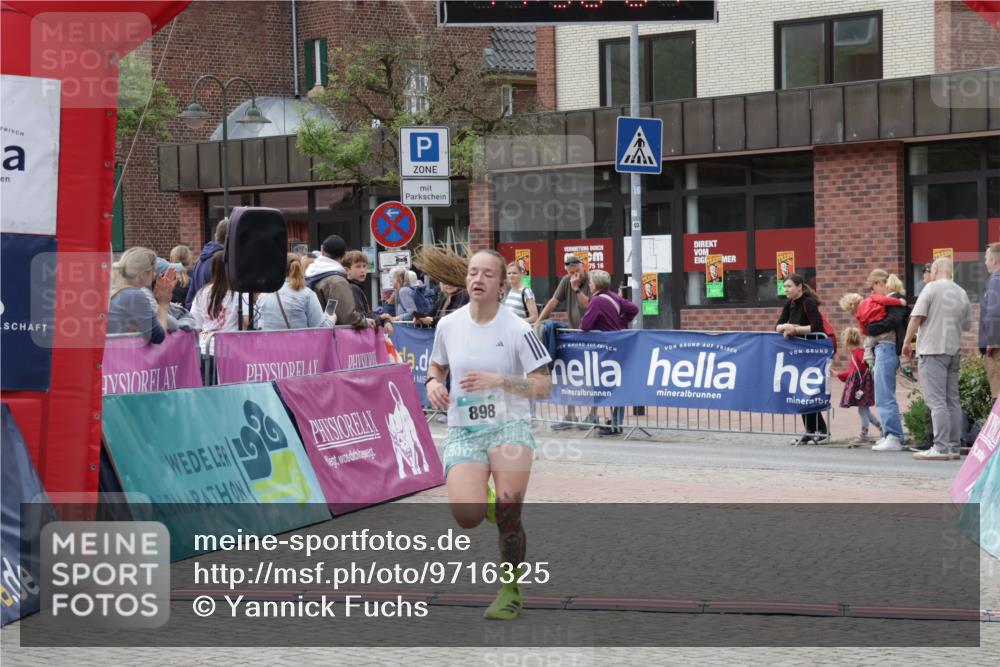 10.05.2026 - 8. Wedeler Halbmarathon Yannick Fuchs http://msf.ph/oto/9716325 10.05.2026 11:36:02 Ziel 393, 898 meine-sportfotos.de