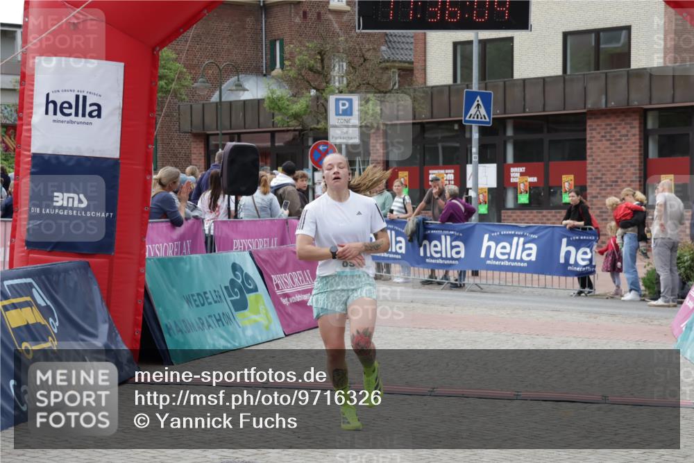 10.05.2026 - 8. Wedeler Halbmarathon Yannick Fuchs http://msf.ph/oto/9716326 10.05.2026 11:36:02 Ziel 393, 898 meine-sportfotos.de