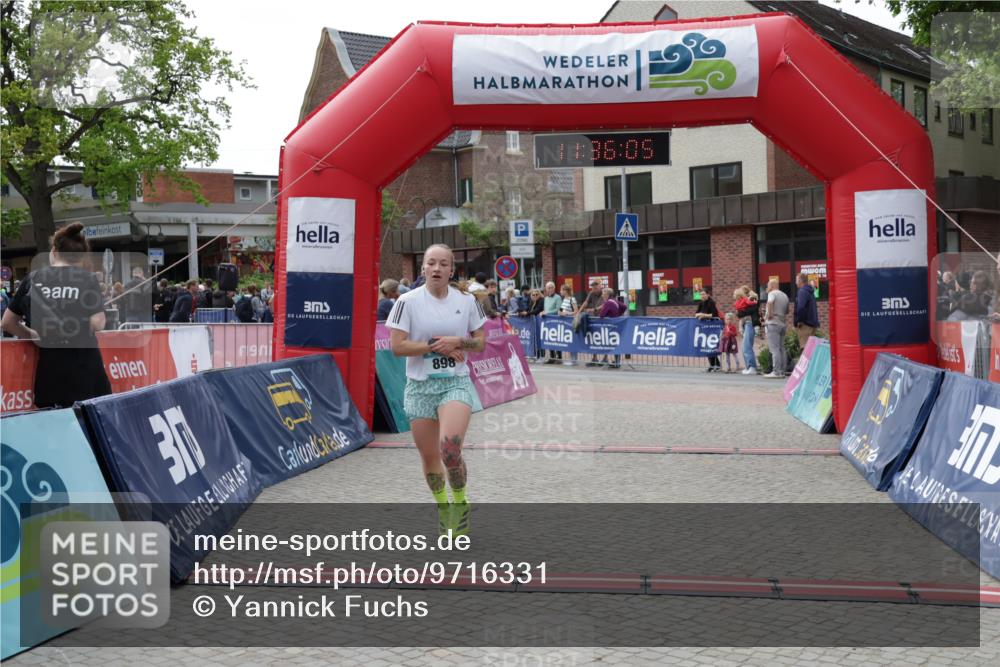 10.05.2026 - 8. Wedeler Halbmarathon Yannick Fuchs http://msf.ph/oto/9716331 10.05.2026 11:36:03 Ziel 393, 898 meine-sportfotos.de