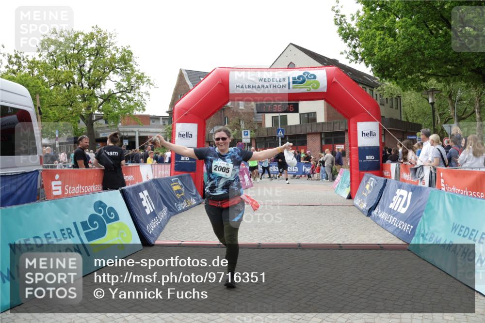 10.05.2026 - 8. Wedeler Halbmarathon Yannick Fuchs http://msf.ph/oto/9716351 10.05.2026 11:36:14 Ziel 730, 792, 2005, 2006, 2042 meine-sportfotos.de