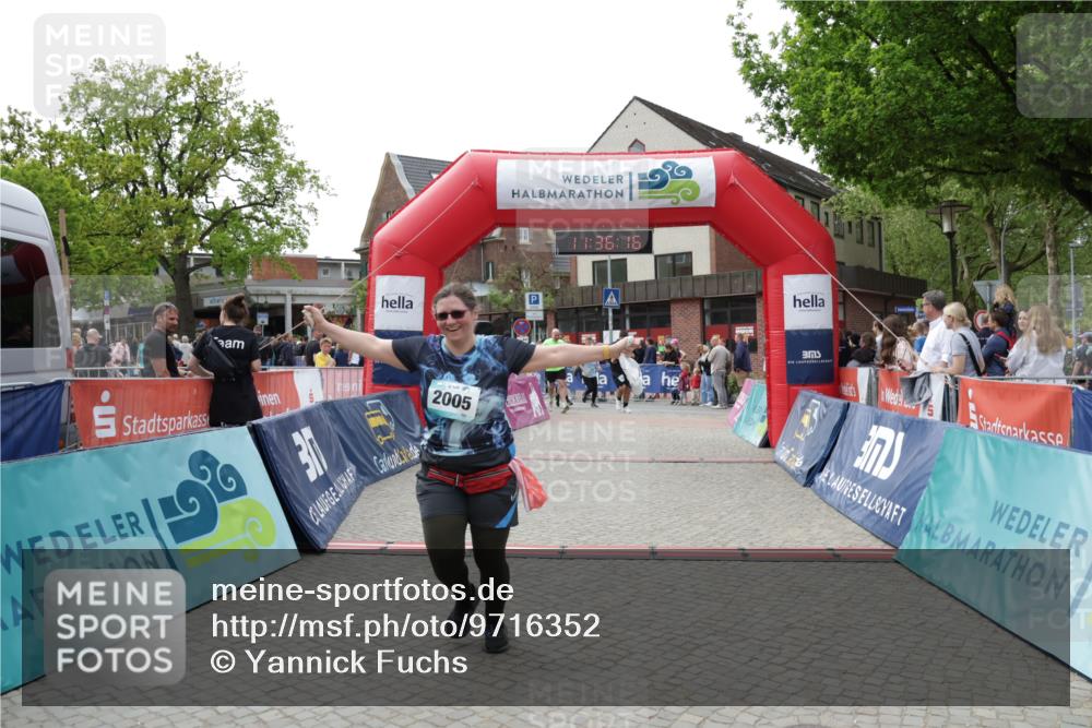 10.05.2026 - 8. Wedeler Halbmarathon Yannick Fuchs http://msf.ph/oto/9716352 10.05.2026 11:36:14 Ziel 730, 792, 2005, 2006, 2042 meine-sportfotos.de