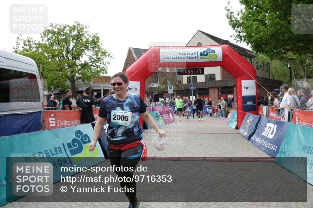 10.05.2026 - 8. Wedeler Halbmarathon Yannick Fuchs http://msf.ph/oto/9716353 10.05.2026 11:36:15 Ziel 730, 792, 2005, 2006, 2042 meine-sportfotos.de