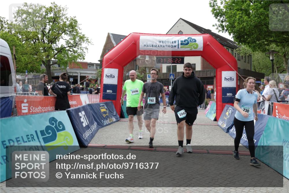 10.05.2026 - 8. Wedeler Halbmarathon Yannick Fuchs http://msf.ph/oto/9716377 10.05.2026 11:36:20 Ziel 730, 792, 2006, 2042 meine-sportfotos.de