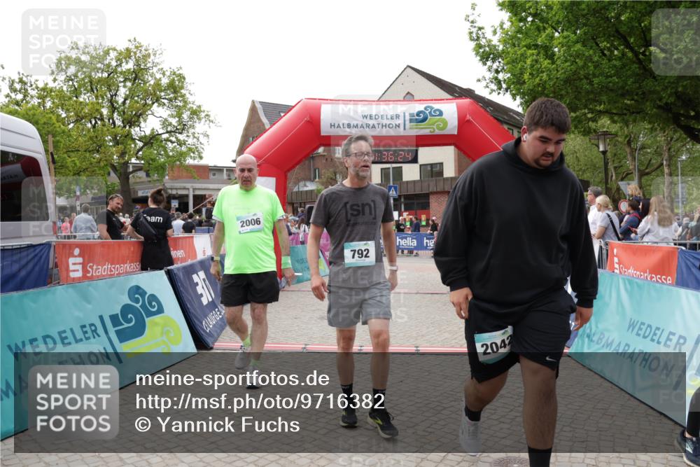 10.05.2026 - 8. Wedeler Halbmarathon Yannick Fuchs http://msf.ph/oto/9716382 10.05.2026 11:36:22 Ziel 154, 730, 792, 2006, 2042 meine-sportfotos.de