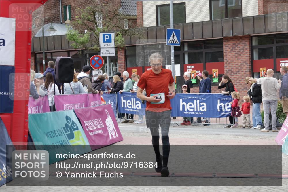 10.05.2026 - 8. Wedeler Halbmarathon Yannick Fuchs http://msf.ph/oto/9716384 10.05.2026 11:36:25 Ziel 154 meine-sportfotos.de
