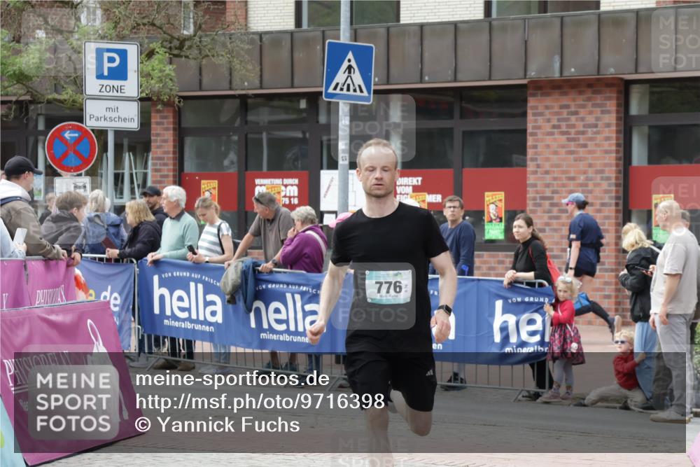 10.05.2026 - 8. Wedeler Halbmarathon Yannick Fuchs http://msf.ph/oto/9716398 10.05.2026 11:36:31 Ziel 154, 776 meine-sportfotos.de