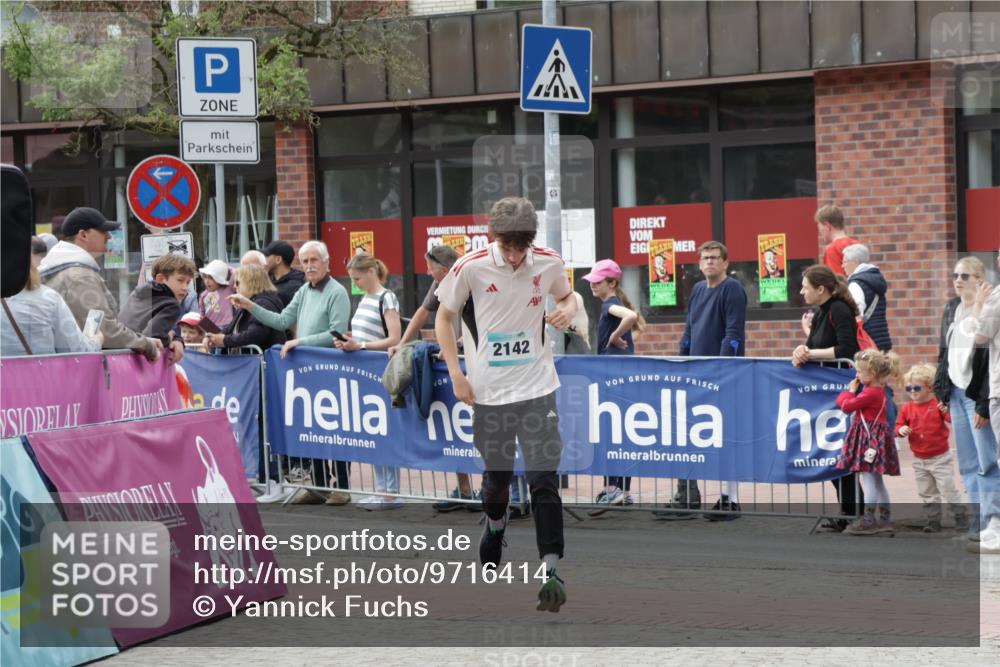 10.05.2026 - 8. Wedeler Halbmarathon Yannick Fuchs http://msf.ph/oto/9716414 10.05.2026 11:36:41 Ziel 2142 meine-sportfotos.de