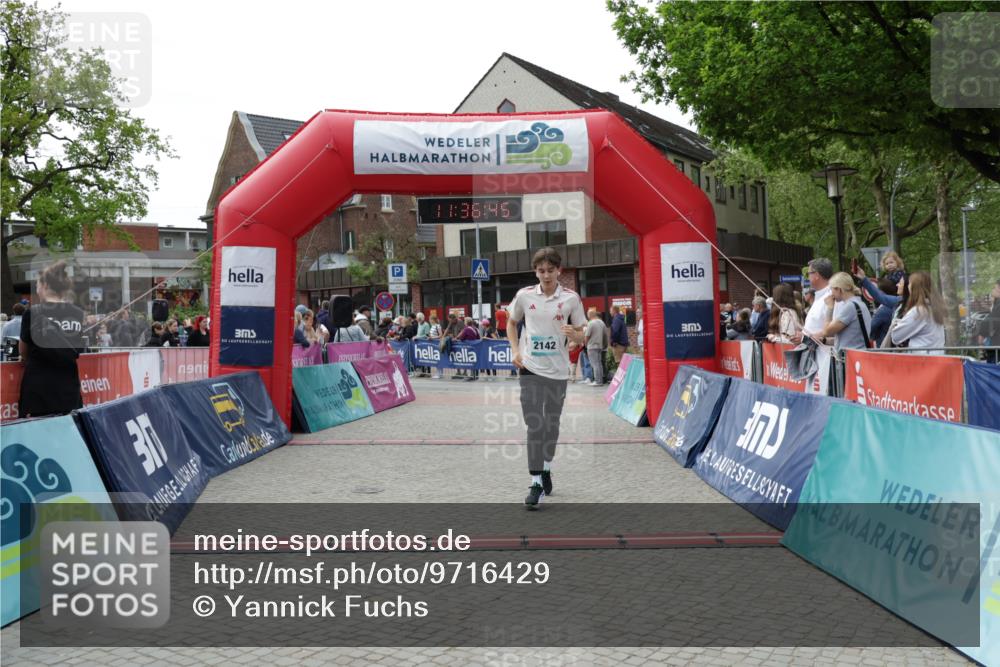 10.05.2026 - 8. Wedeler Halbmarathon Yannick Fuchs http://msf.ph/oto/9716429 10.05.2026 11:36:43 Ziel 2142 meine-sportfotos.de