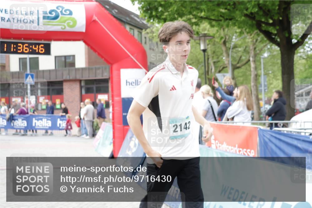 10.05.2026 - 8. Wedeler Halbmarathon Yannick Fuchs http://msf.ph/oto/9716430 10.05.2026 11:36:44 Ziel 2142 meine-sportfotos.de