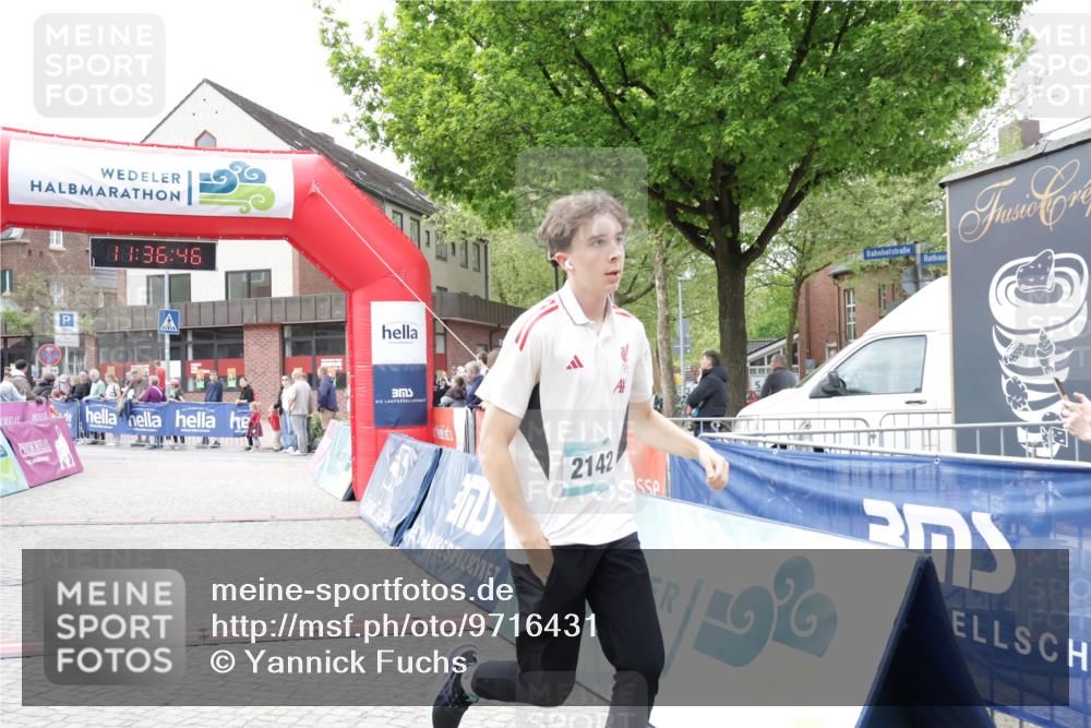 10.05.2026 - 8. Wedeler Halbmarathon Yannick Fuchs http://msf.ph/oto/9716431 10.05.2026 11:36:44 Ziel 2142 meine-sportfotos.de